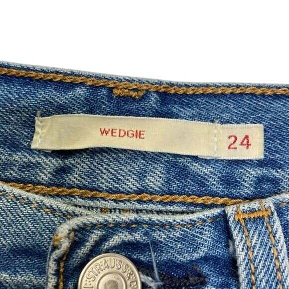 Levis Premium Wedgie Fit High-Rise Distressed Straight Leg Jeans Size 24‎ - Picture 4 of 15